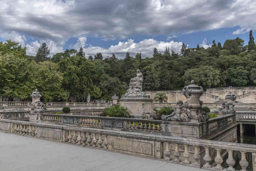 Francia - Nimes 046 - jardines de La Fontaine.jpg
